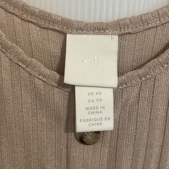 H&M tank top - Picture 2 of 5